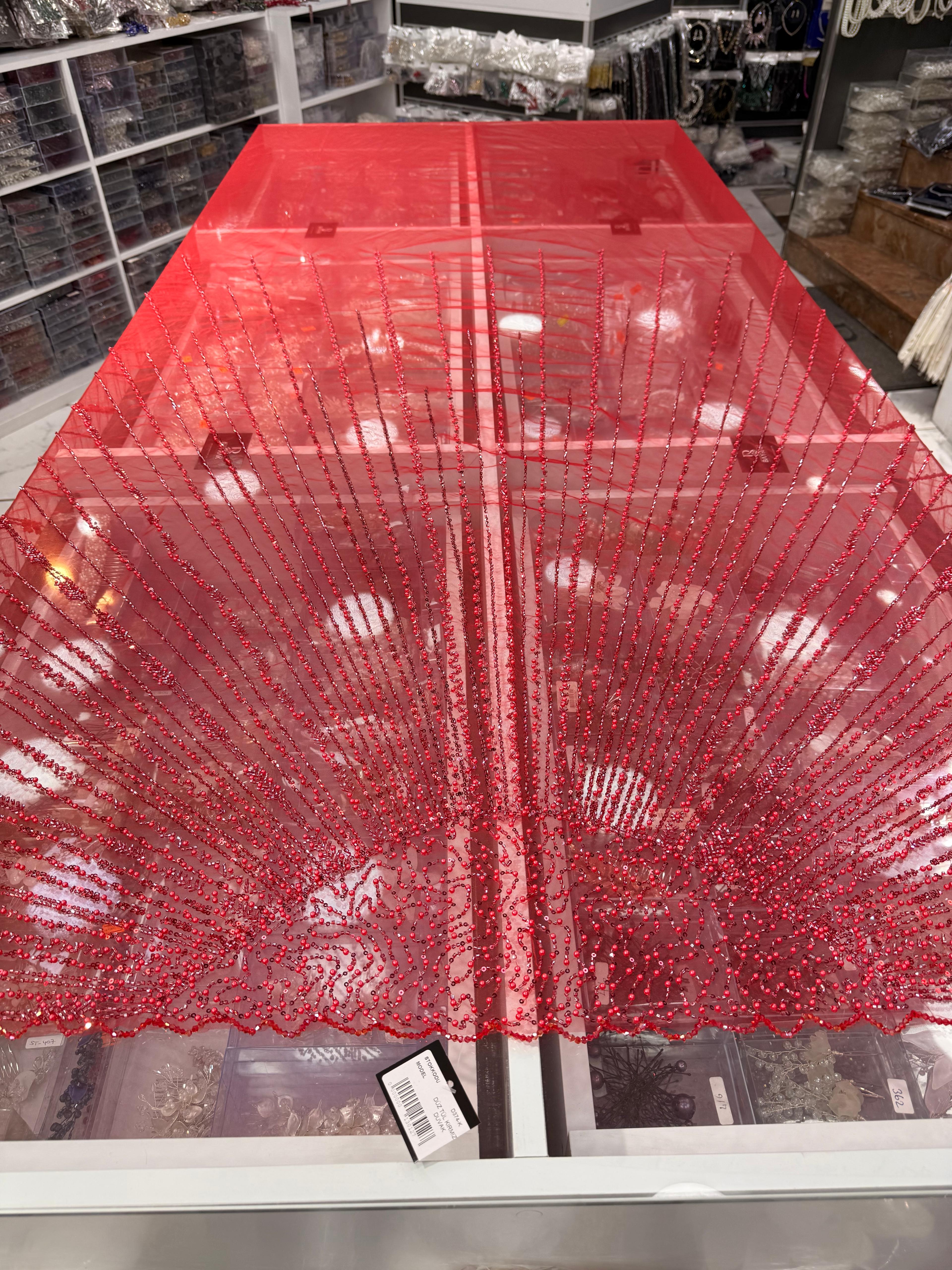BD 374 | Makine İşlemeli Duvak Kırmızı
