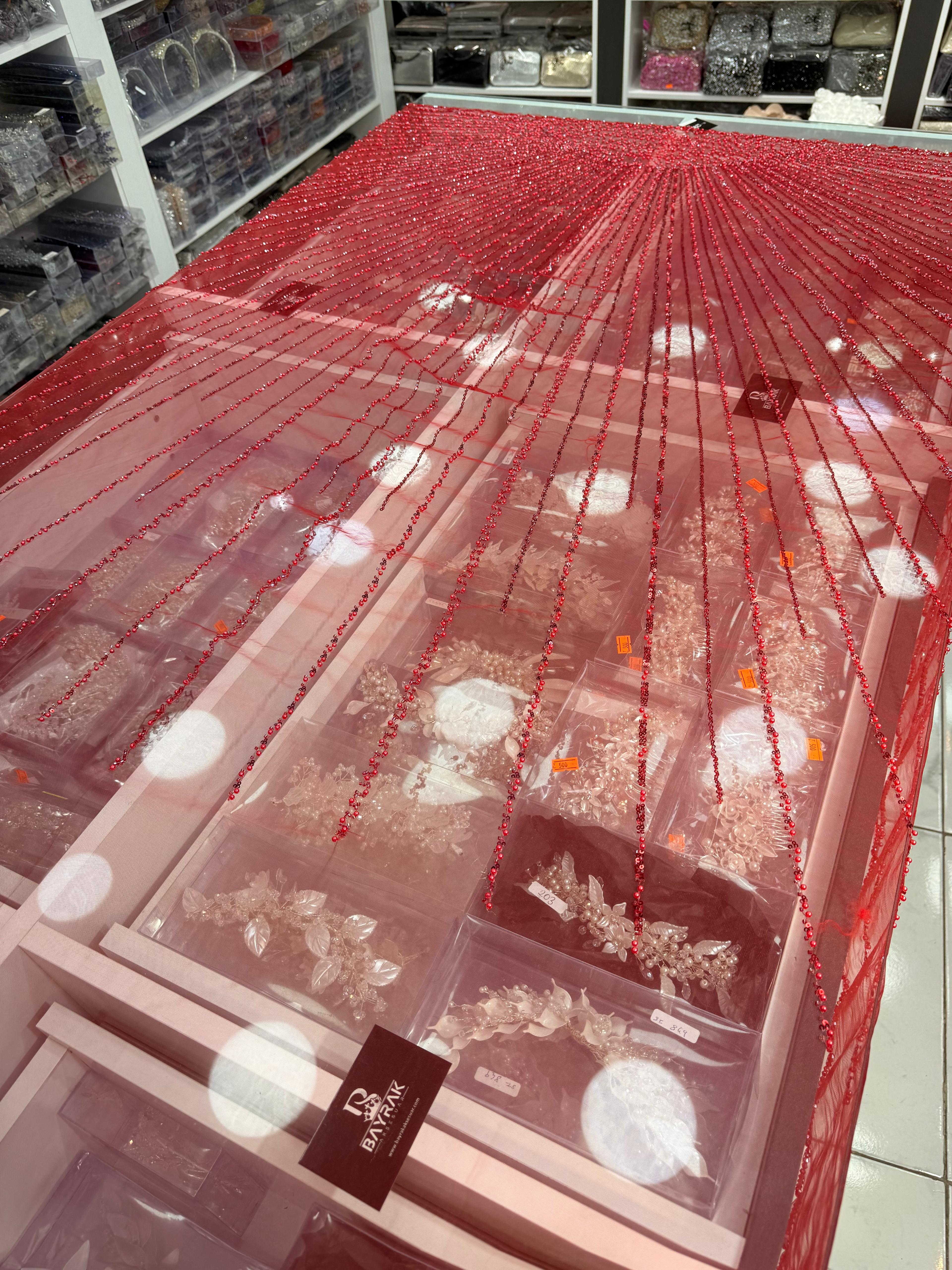 BD 374 | Makine İşlemeli Duvak Kırmızı